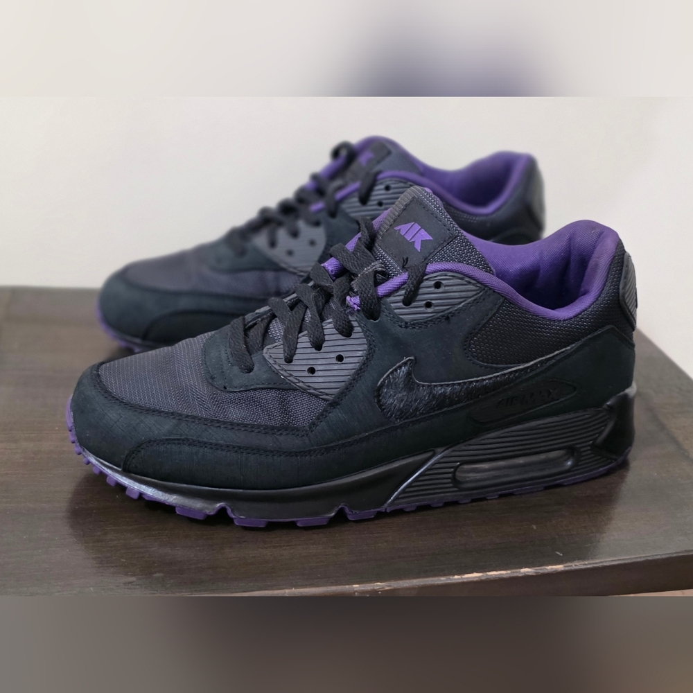 Nike Men’s Black and Purple Low-Top Sneakers